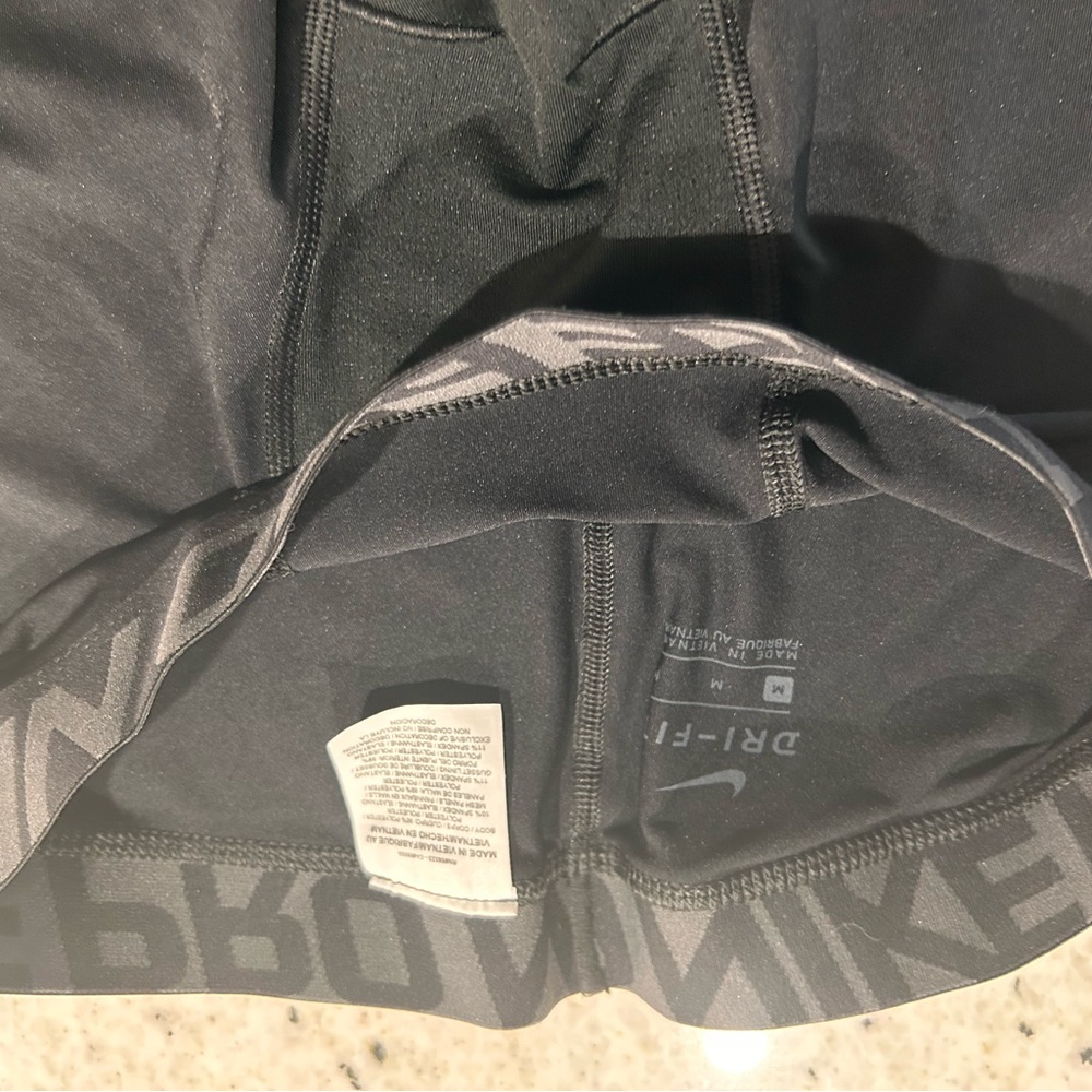 Nike compression size medium - Picture 2 of 3